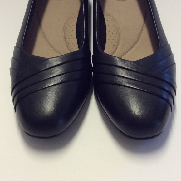 CLARKS Black Leather Shoes. NWOB - Picture 8 of 9